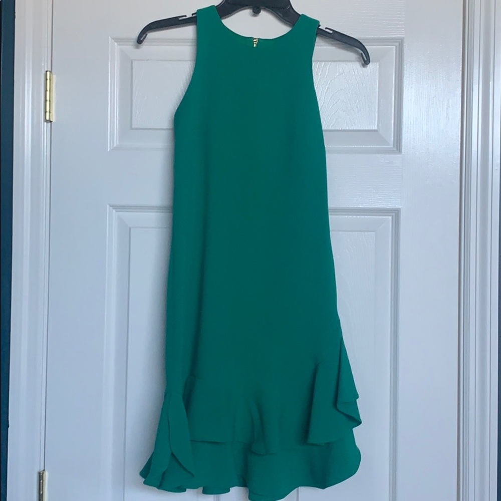 Green Chelsea28 dress ! Super flattering/ flirty.